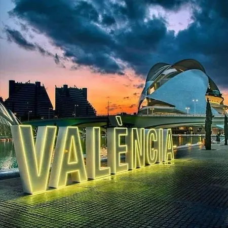 Cerca A Ciudad De Artes Y Ciencias فالنسيا